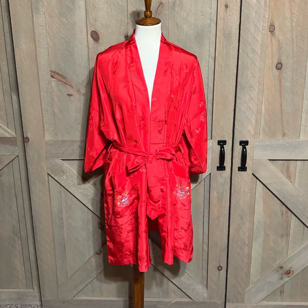 Vintage 100% pure silk robe with Asian embroidery Size Medium Made in Shanghai - Picture 2 of 15